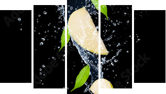 Green apples in water splash, isolated on black background - Fünfteiliges Leinwandbild, Pentaptychon