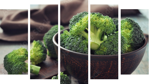 Fresh green broccoli  - Fünfteiliges Leinwandbild, Pentaptychon