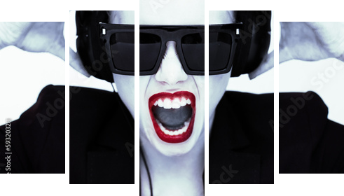 Dramatic portrait of a woman in headphones  - Fünfteiliges Leinwandbild, Pentaptychon
