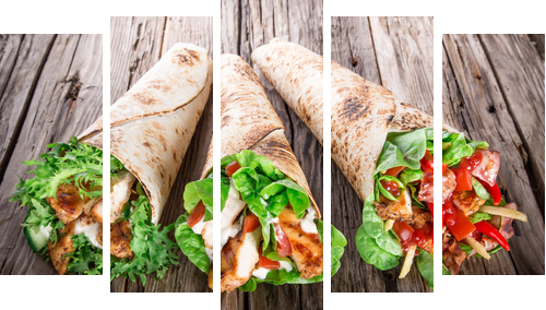 Chicken slices in a Tortilla Wrap on wood.  - Fünfteiliges Leinwandbild, Pentaptychon