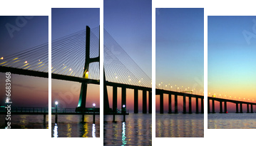 Vasco da Gama bridge panorama at dusk - Fünfteiliges Leinwandbild, Pentaptychon