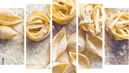 raw pasta and flour  - Fünfteiliges Leinwandbild, Pentaptychon