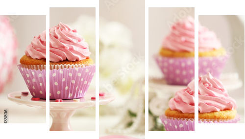Delicious cupcakes on table on light background  - Fünfteiliges Leinwandbild, Pentaptychon