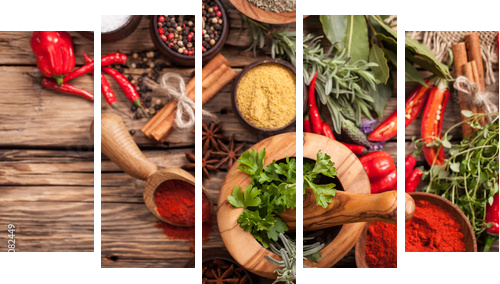 Various spices on wood  - Fünfteiliges Leinwandbild, Pentaptychon
