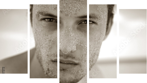 Portrait courageous man with sand on Face - Fünfteiliges Leinwandbild, Pentaptychon