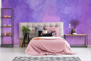 Magie-der-violetten-ruhrung-furs-schlafzimmer-fototapeten-fixar